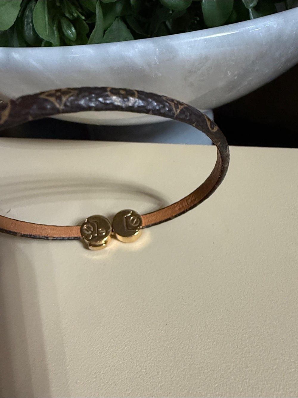 Louis Vuitton Monogram Bracket - Picture 3 of 4